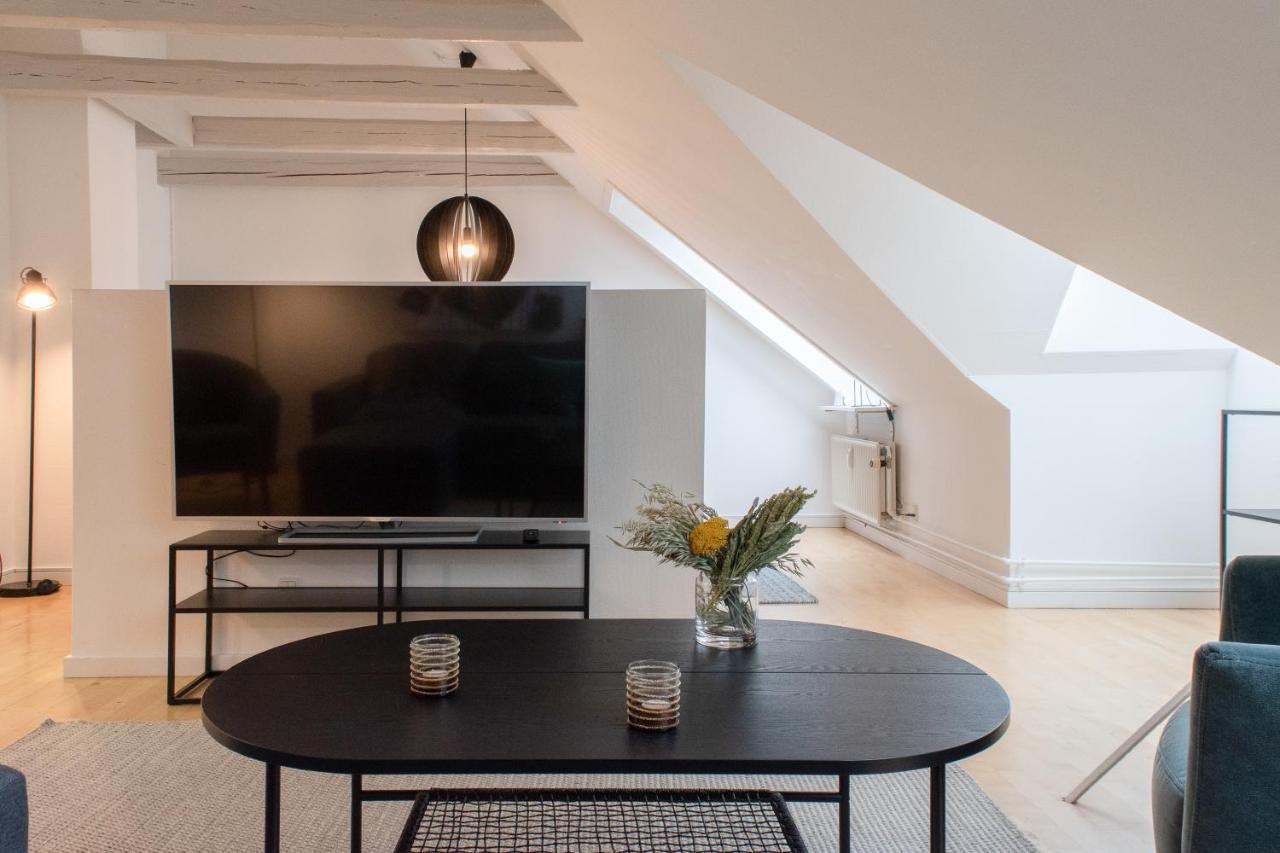 Lovely 2 Bedroom In The Centre Of Apartment *